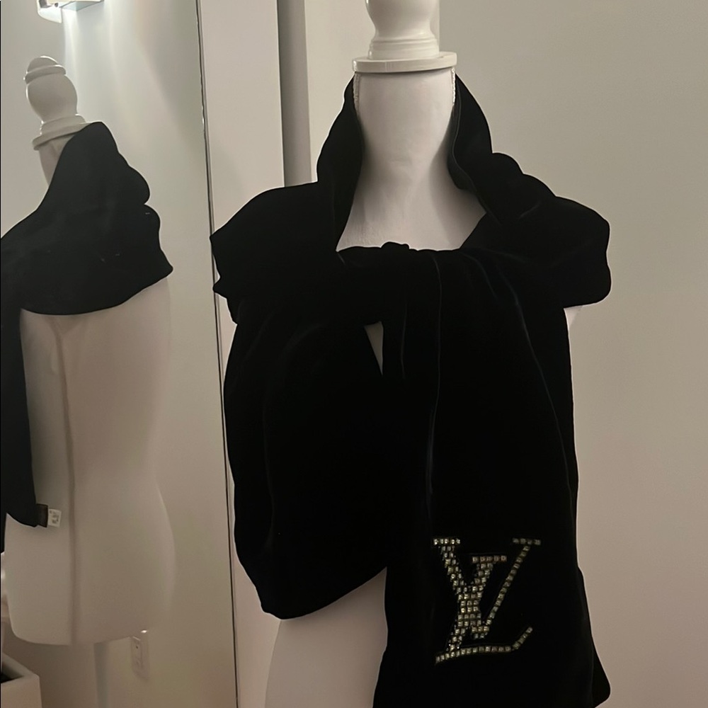 Louis Vuitton Black Velvet Scarf with Iconic LV Logo Rhinestones Silk backside - Picture 3 of 13